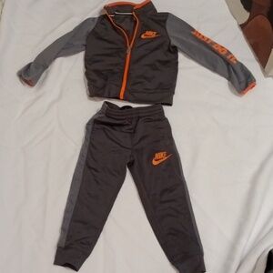 Nike Classic Boys Toddler Jogging Suit Size 4